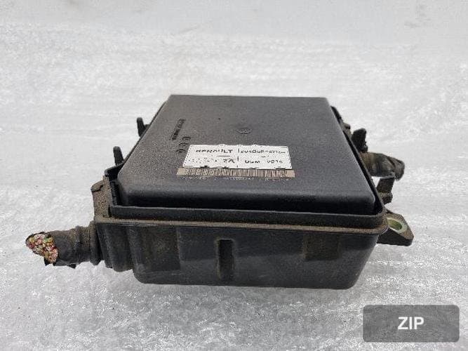 Renault SM7 2012 — блок предохранителей (подкапотный) 284B68847R