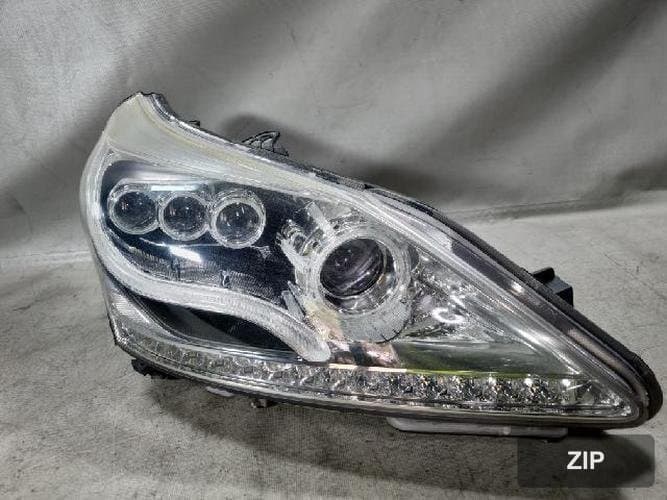 Hyundai Equus 2010 — фара передняя правая 921023N1