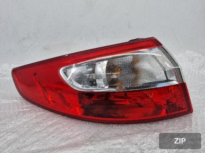 Renault SM3 2011 — комбинированный фонарь задний левый (водительский) 265550016R