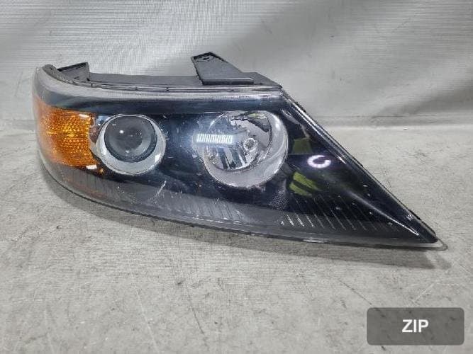 Kia Sorento 2010 — фара правая 921022P000