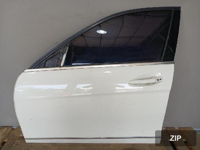 Mercedes-Benz C-Class W204 2010 — дверь передняя левая