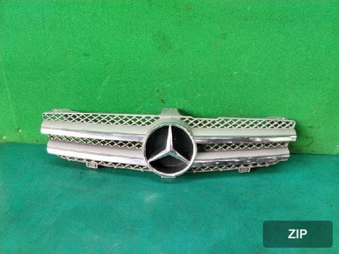 Mercedes-Benz CLS-Class 2009 — решётка радиатора A2198801083