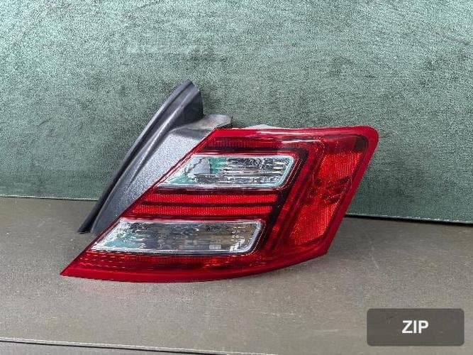 Ford Taurus 2011 — фонарь задний правый (в сборе)