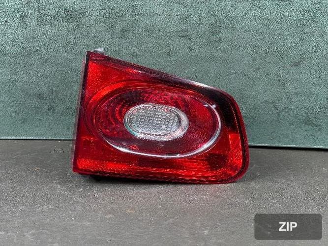 Volkswagen Tiguan 2009 — накладка задней двери левая