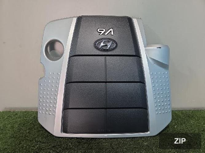 Hyundai Genesis 2011 — крышка двигателя
