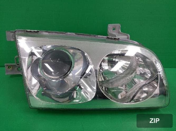 Hyundai Trajet 2004 — фара передняя правая 921023A500