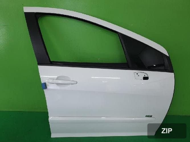 Peugeot 308 2010 — дверь передняя правая