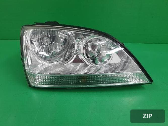 Kia Sorento 2004 — фара правая 921023E000