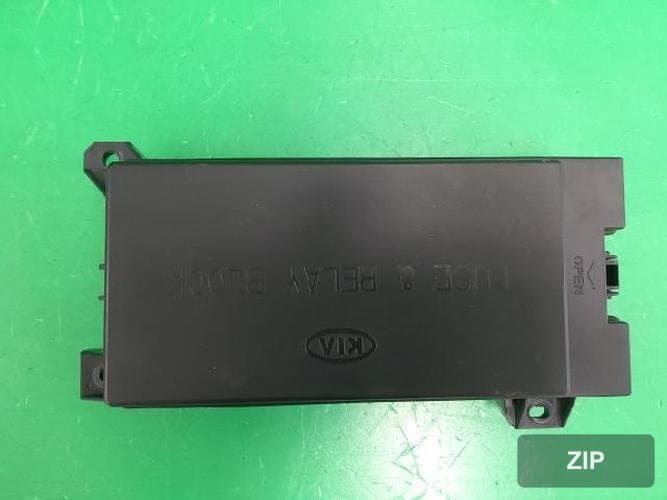 Kia Sorento 2004 — блок предохранителей (подкапотный) 911603E040