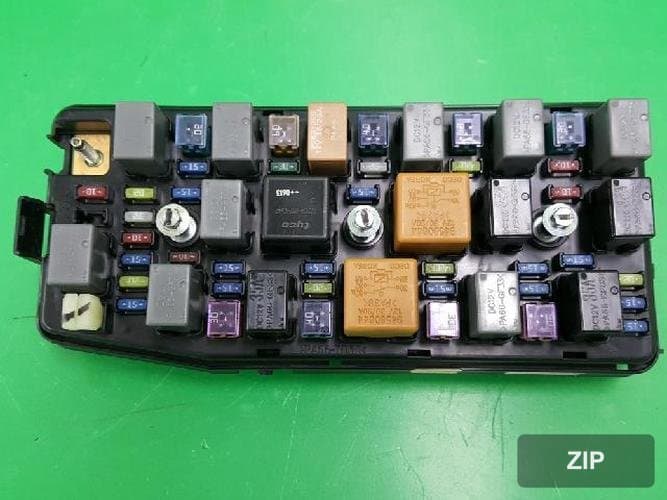 GM Daewoo Winstorm 2007 — блок предохранителей подкапотный №3