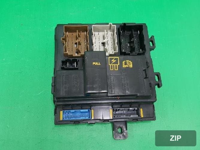 Ford Five Hundred 2006 — блок предохранителей подкапотный 6G1T 15604
