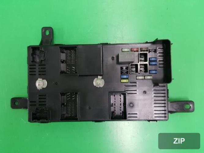 Kia Carnival 2006 — блок предохранителей (подкапотный) 91958 4D010 1