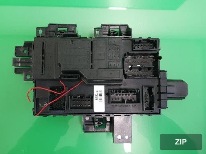 Ford Taurus 2010 — блок предохранителей (подкапотный) AG1T15604BG