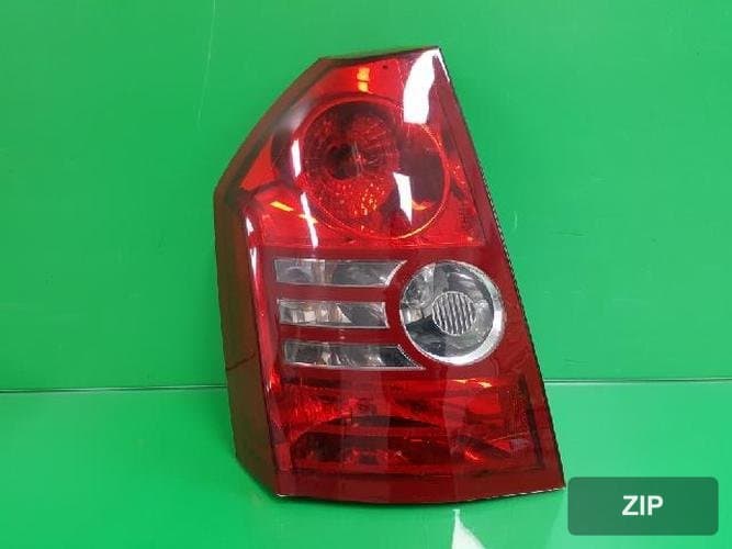 Chrysler 300 2009 — комбинированный фонарь задний левый 04806371AC