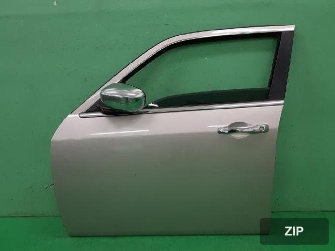 Chrysler 300 2009 — передняя дверь левая