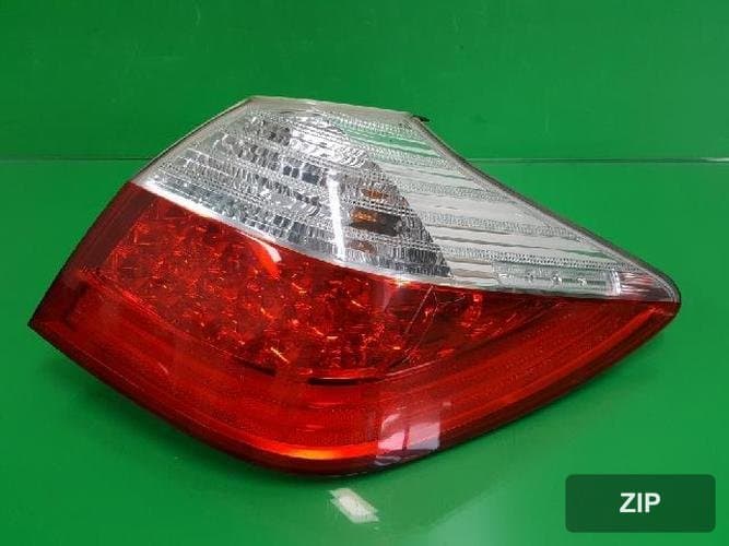 Hyundai Genesis 2010 — задний фонарь комбинированный правый 92402-3M060