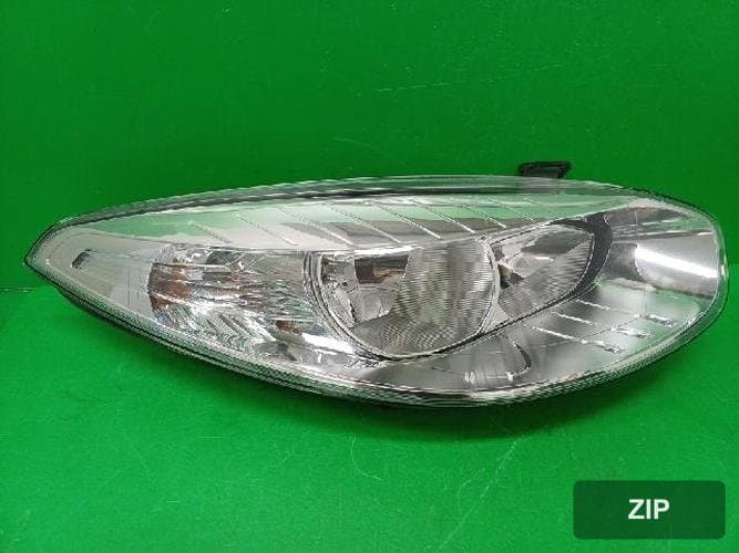 Renault SM3 2011 — фара правая 260103409R