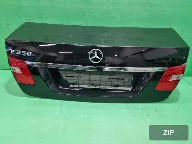 Mercedes-Benz E-Class 2010 — крышка багажника