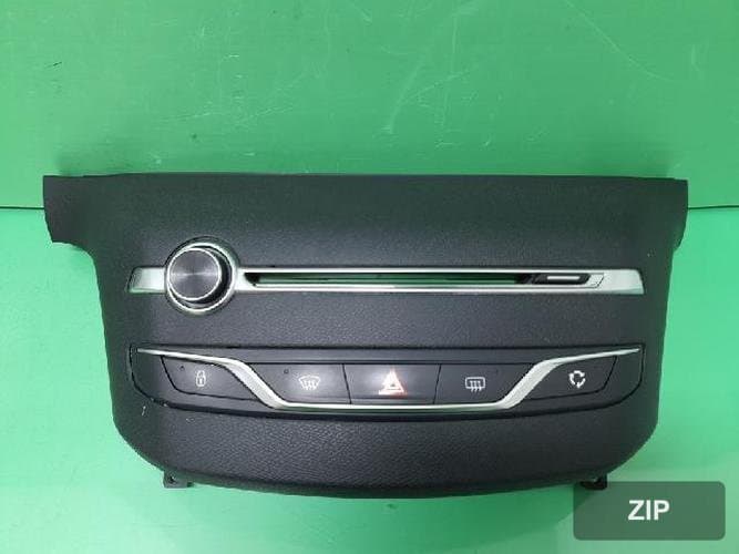 Peugeot 308 2015 — панель приборов 96777664ZD