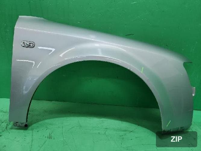Audi A4 2005 — крыло правое