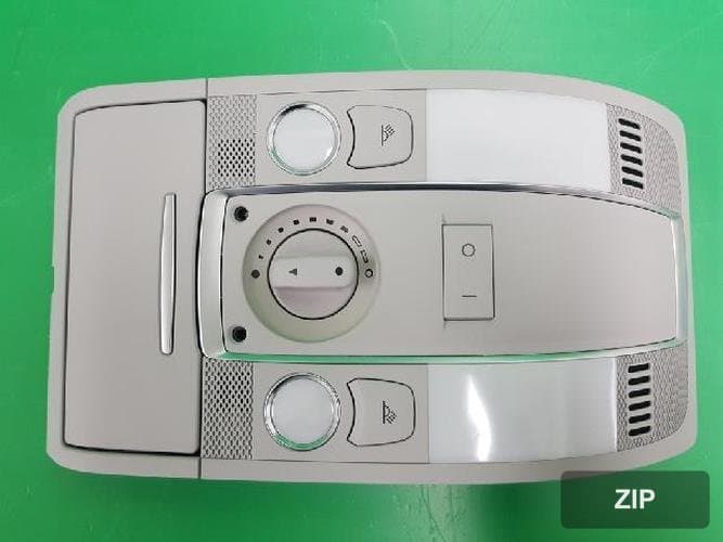 Audi A6 2008 — внутриcалонный светильник 4F0947135BT