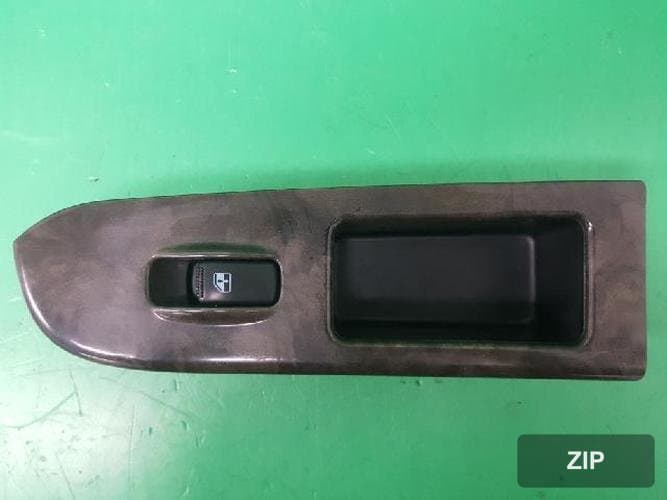 Hyundai Trajet 2005 — кнопка стеклоподъемника правая 935753A200WO