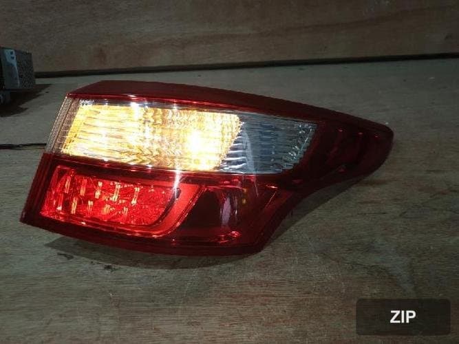 Renault SM5 2010 — фонарь задний правый (внешний) 265500029R
