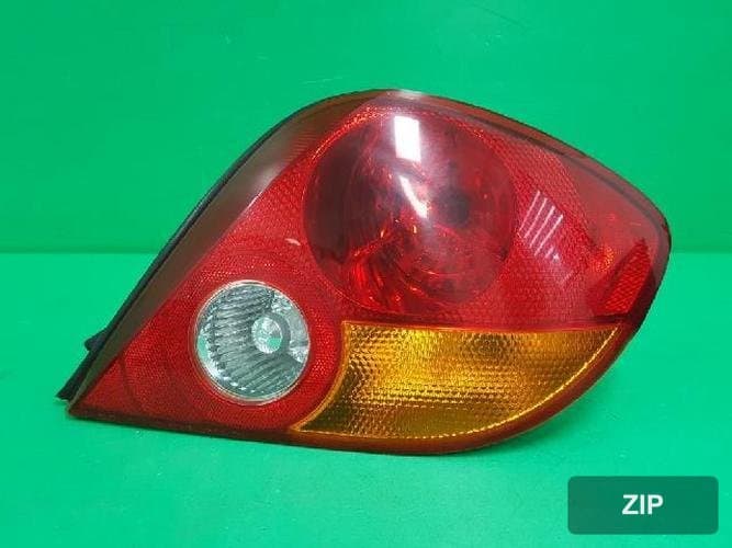 Hyundai Tucson 2002 — комбинированный задний фонарь правый (пассажирский) 92402 2C000
