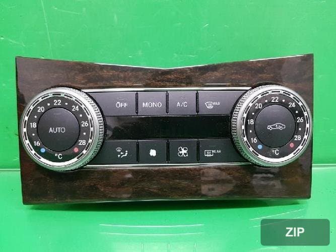 Mercedes-Benz C-Class 2009 — блок управления климатом 2048300590