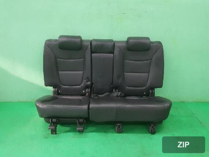 Kia Sorento 2010 — сиденье второго ряда