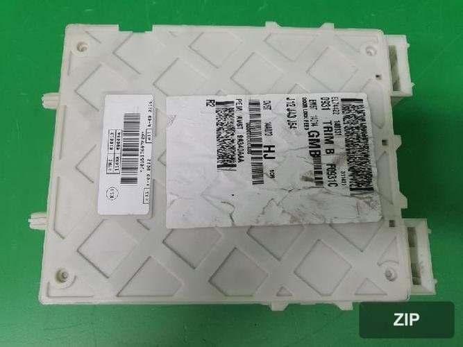 Ford Focus 2014 — предохранитель EM5T 14014 GMB (салонный)