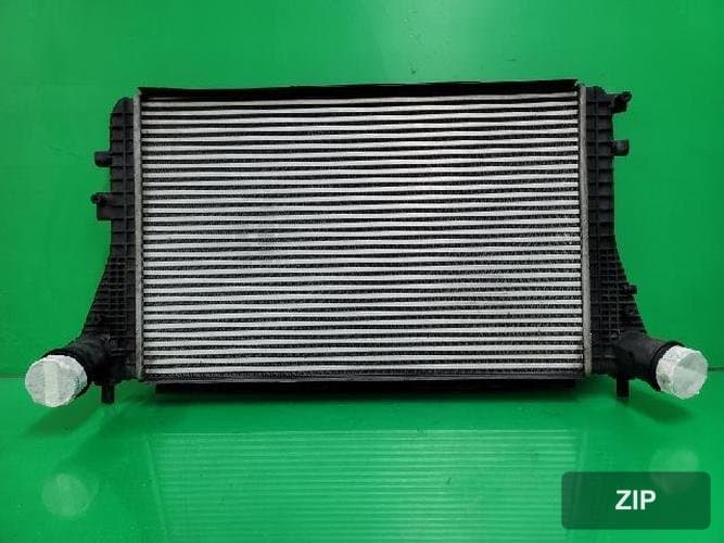 Volkswagen Golf 2010 — интеркулер 1K0 145 803 AS