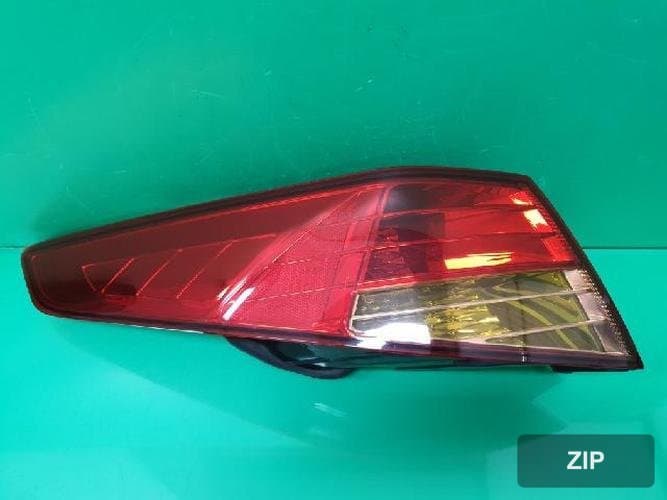Kia K5 2011 — комбинированный фонарь задний левый (водительский)