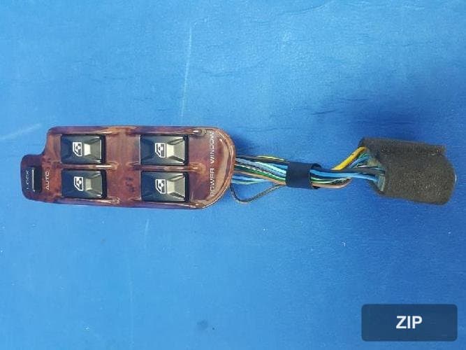 KG Mobility Musso EV 1999 — кнопка стеклоподъемника 8582005000
