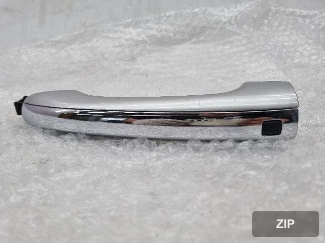 Hyundai Equus 2010 — ловушка двери (door catch) задняя правая
