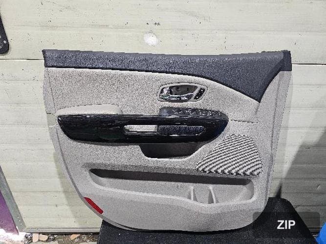 Kia Carnival 2018 — обивка передней двери левая 82301-A9CE0 KK7