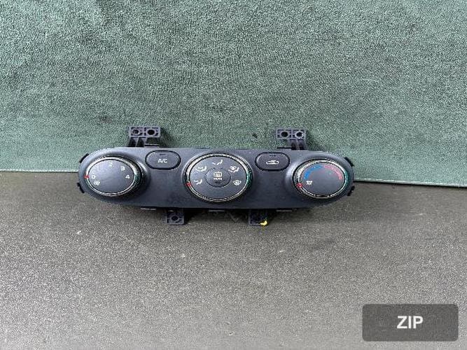 Kia K3 2013 — переключатель управления отопителем/кондиционером 97250-A7000