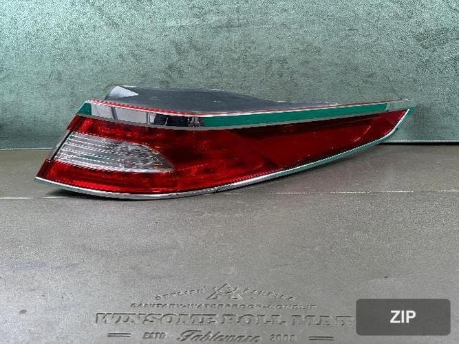 Kia K5 2013 — фонарь задний комбинированный правый (LED)