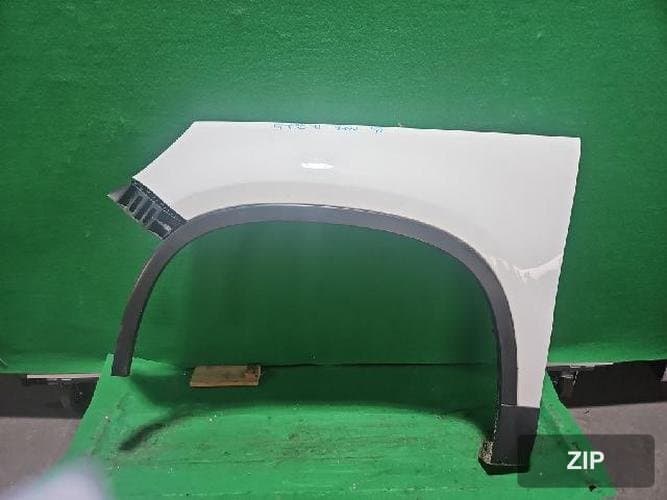Volkswagen Tiguan 2011 — крыло левое 5N0821105A