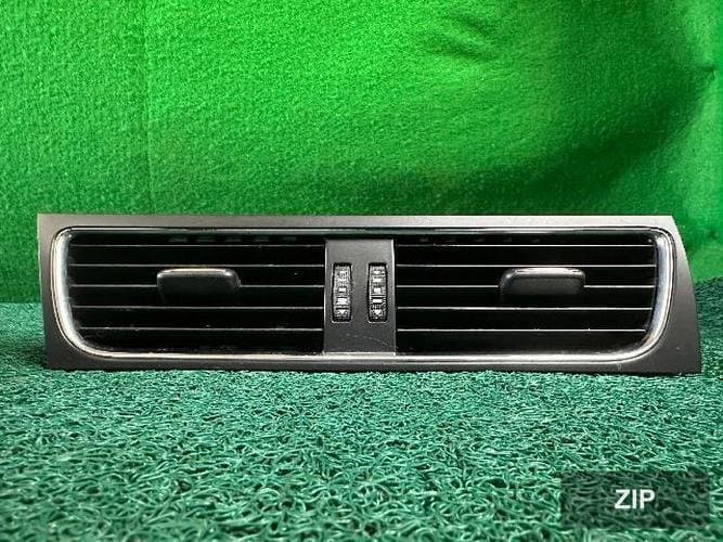 Audi A4 2010 — дефлектор обдува 1