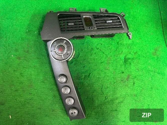 KG Mobility Carens 2007 — центральная консоль (центр панели)