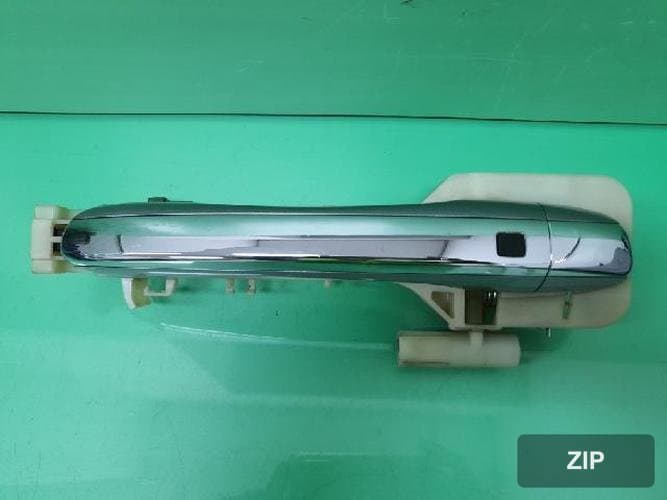 Hyundai Genesis 2011 — защёлка двери 1