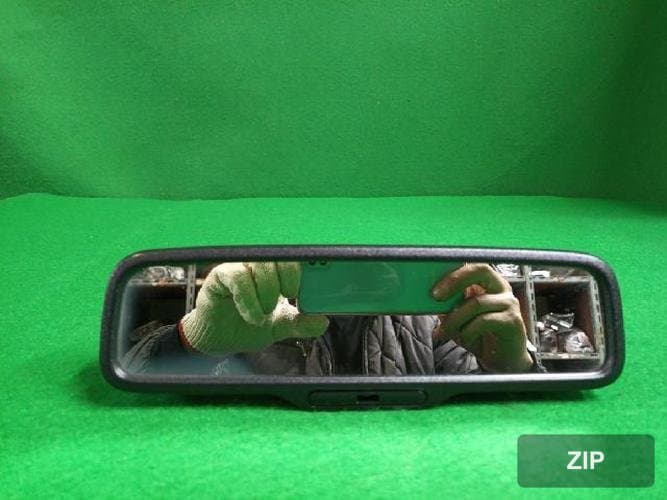 Ford Escape 2008 — зеркало салона