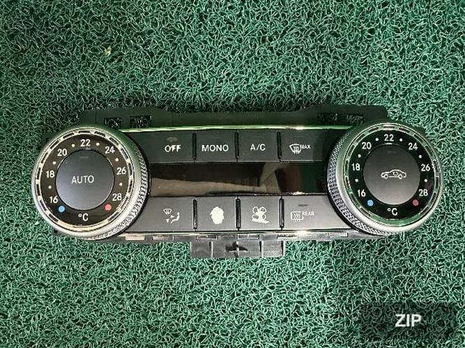 Mercedes-Benz C-Class 2011 — блок управления климат-контролем 2049009104