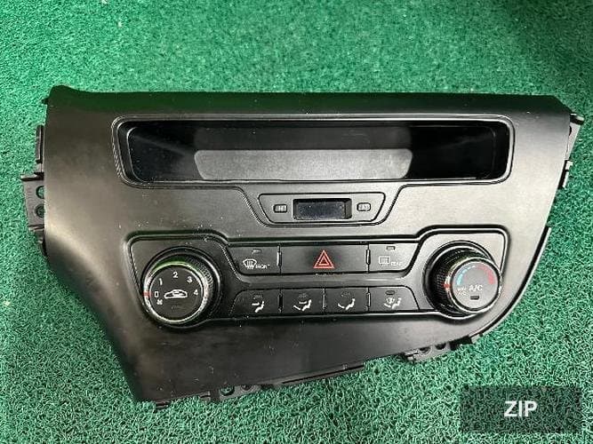 Kia K5 2011 — переключатель управления отоплением/кондиционером 972502T501