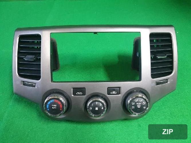 Kia Lotze 2010 — центральная панель (фасция) 1 с блоком управления климатом