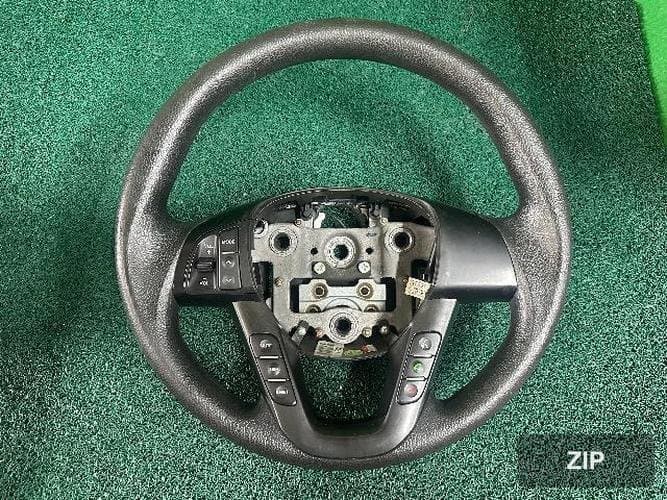 Kia K5 2011 — рулевое колесо