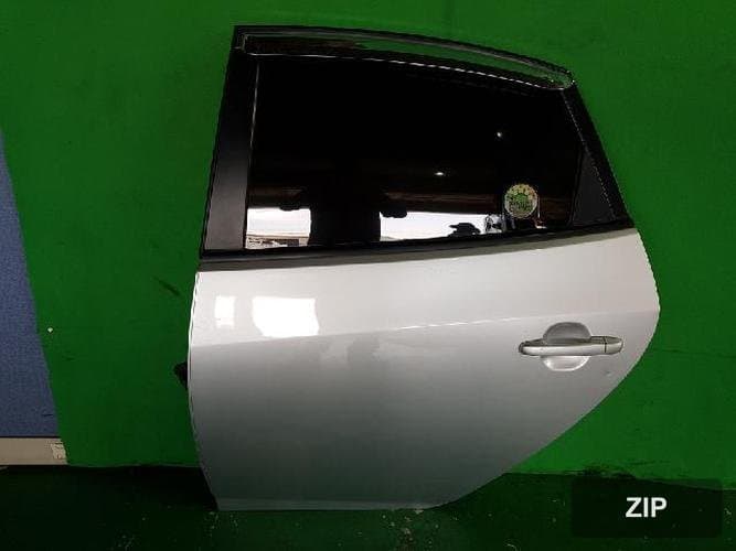 Hyundai Avante 2009 — задняя дверь левая