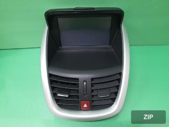 Peugeot 207 2011 — панель приборов