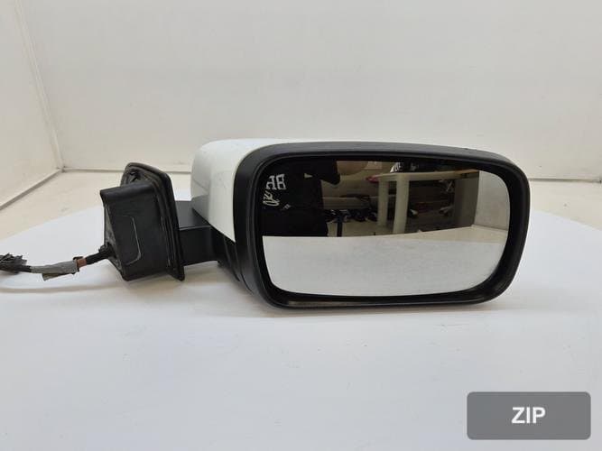 Land Rover Range Rover 2023 — боковое зеркало правое AH2217682LCA
